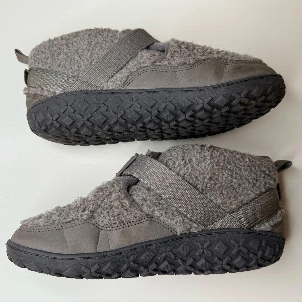 Chaco Kids Ramble Fluff Slippers Gray Size 5.5 Casual Loungewear Cozy Cabincore